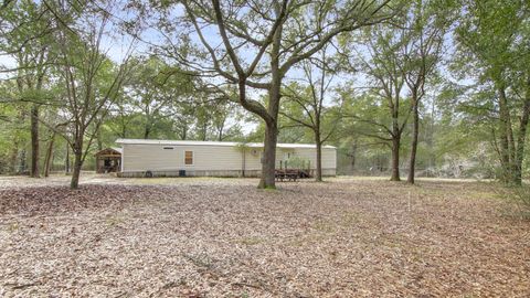 A home in DeFuniak Springs