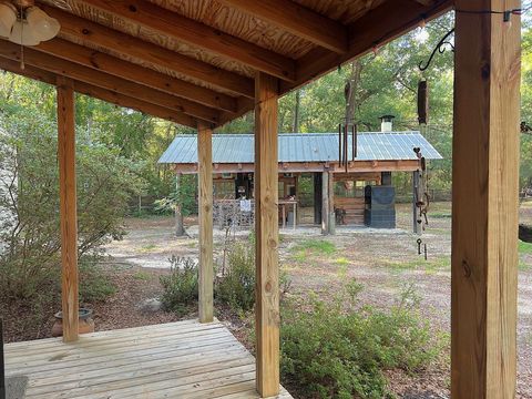 A home in DeFuniak Springs