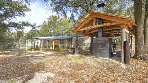 A home in DeFuniak Springs