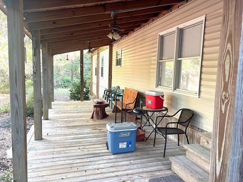 A home in DeFuniak Springs