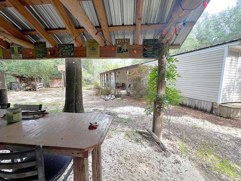 A home in DeFuniak Springs