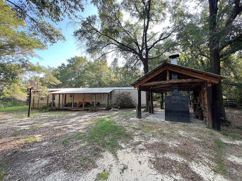 A home in DeFuniak Springs