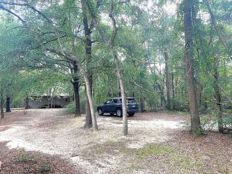 A home in DeFuniak Springs