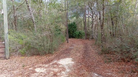 A home in DeFuniak Springs