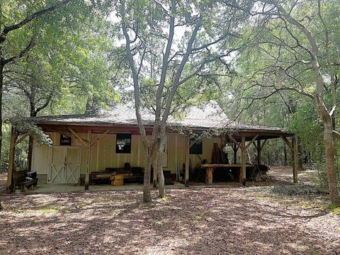 A home in DeFuniak Springs