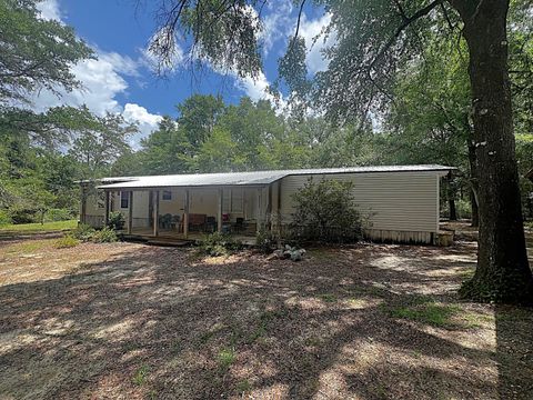 A home in DeFuniak Springs