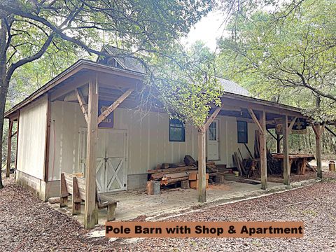 A home in DeFuniak Springs