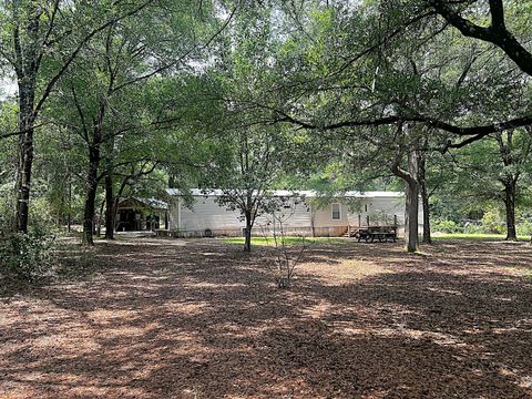 A home in DeFuniak Springs