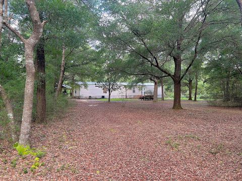 A home in DeFuniak Springs