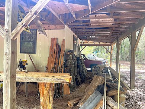 A home in DeFuniak Springs