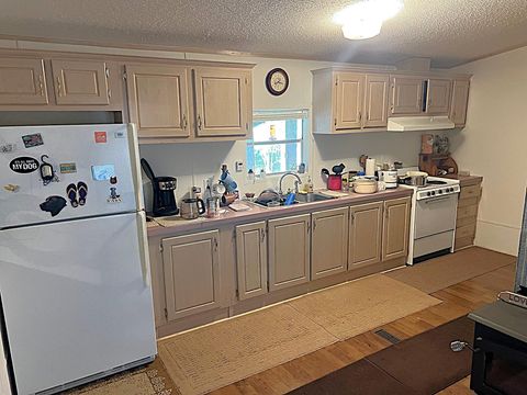 A home in DeFuniak Springs