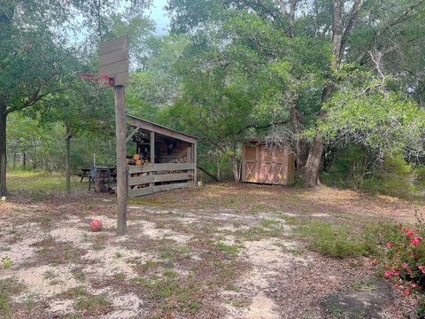 A home in DeFuniak Springs