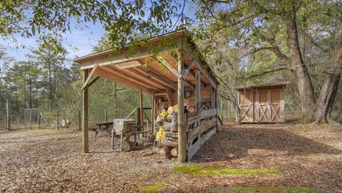 A home in DeFuniak Springs