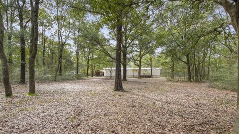 A home in DeFuniak Springs