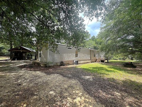 A home in DeFuniak Springs