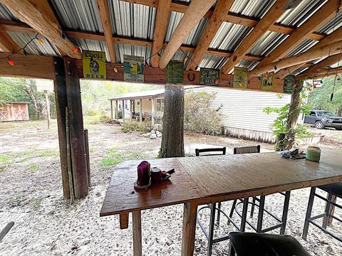 A home in DeFuniak Springs