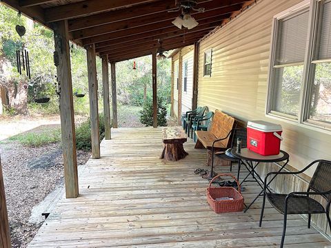 A home in DeFuniak Springs