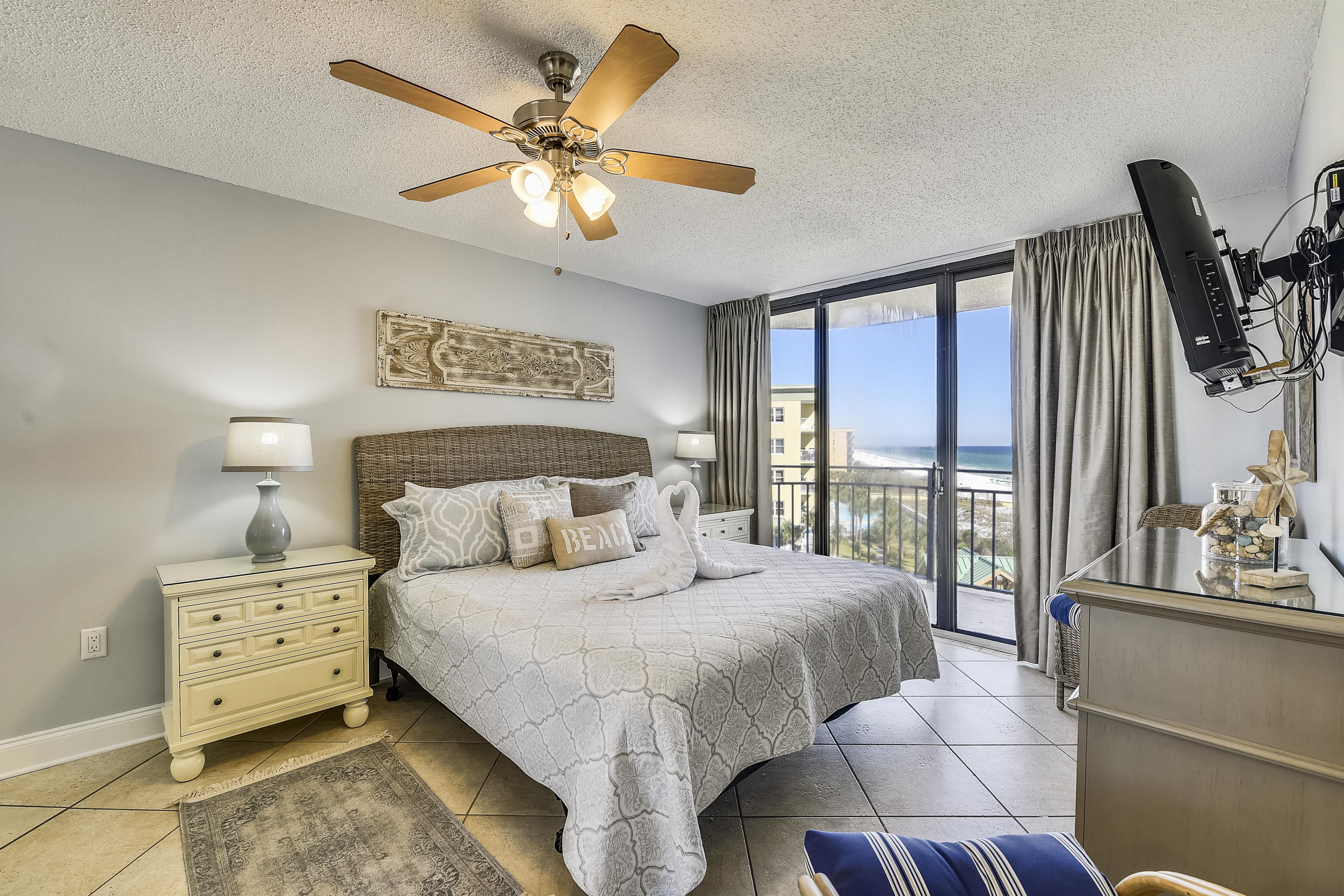 NAUTILUS CONDO - Residential