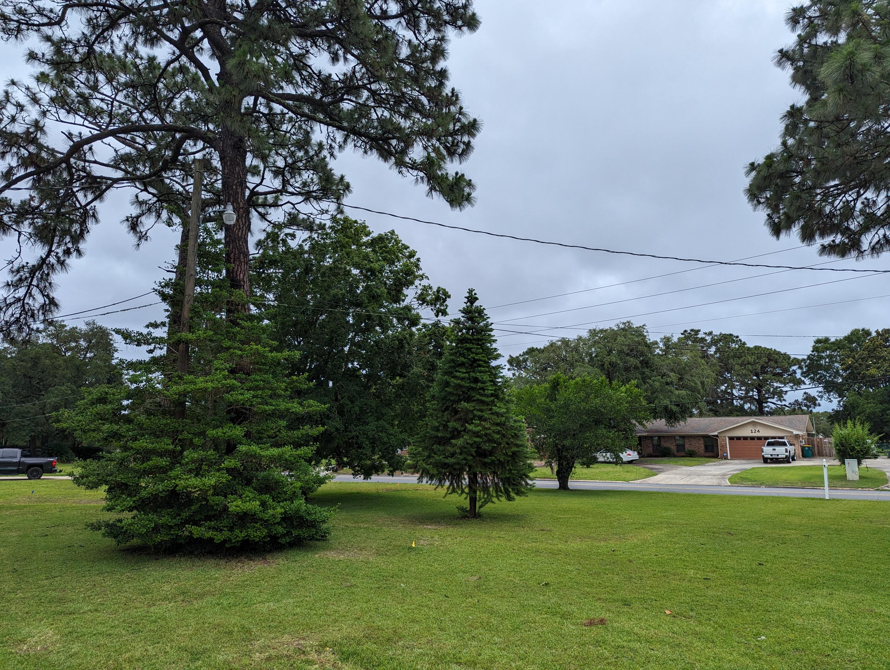 LAKE LORRAINE - Land