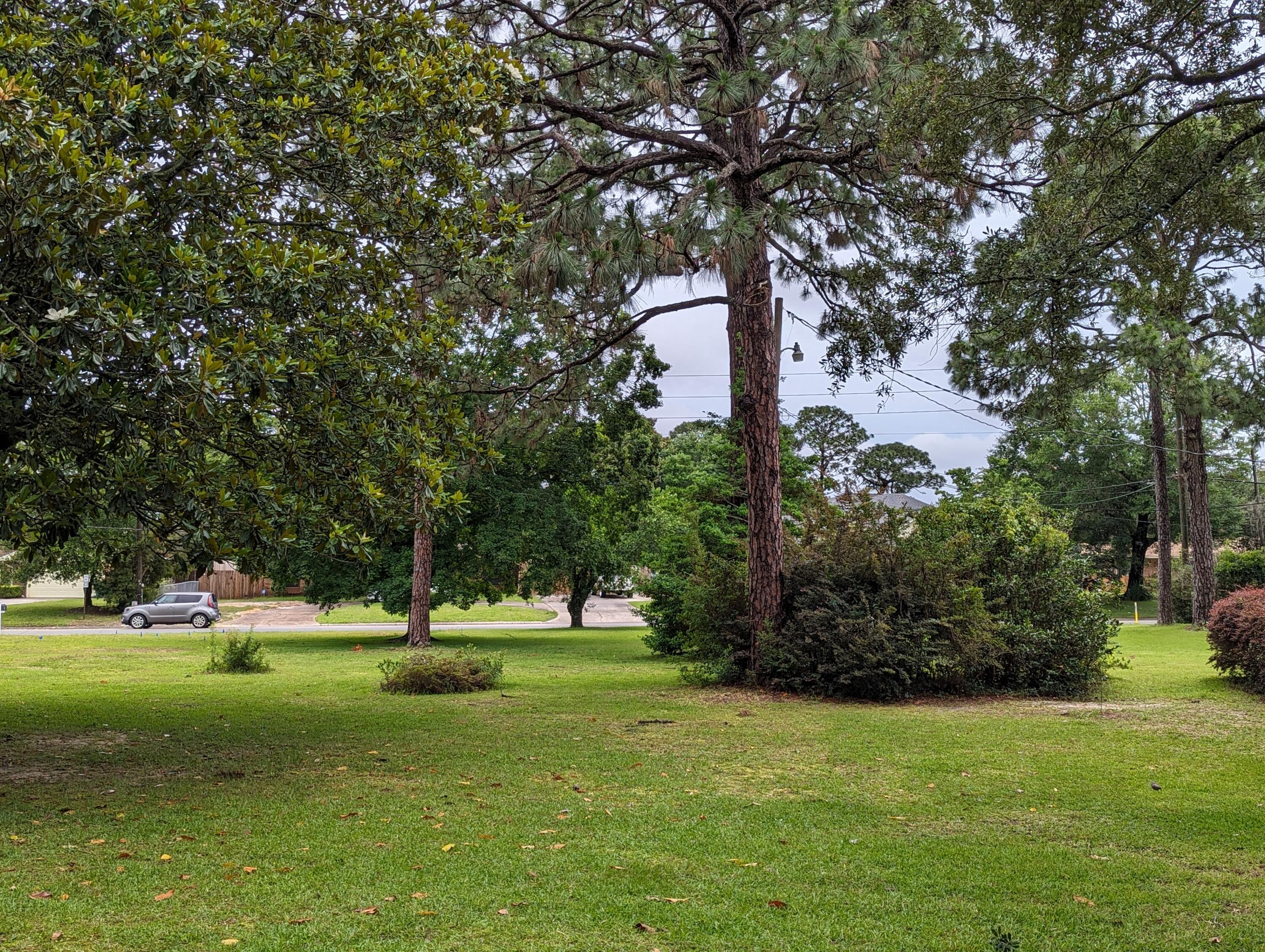 LAKE LORRAINE - Land