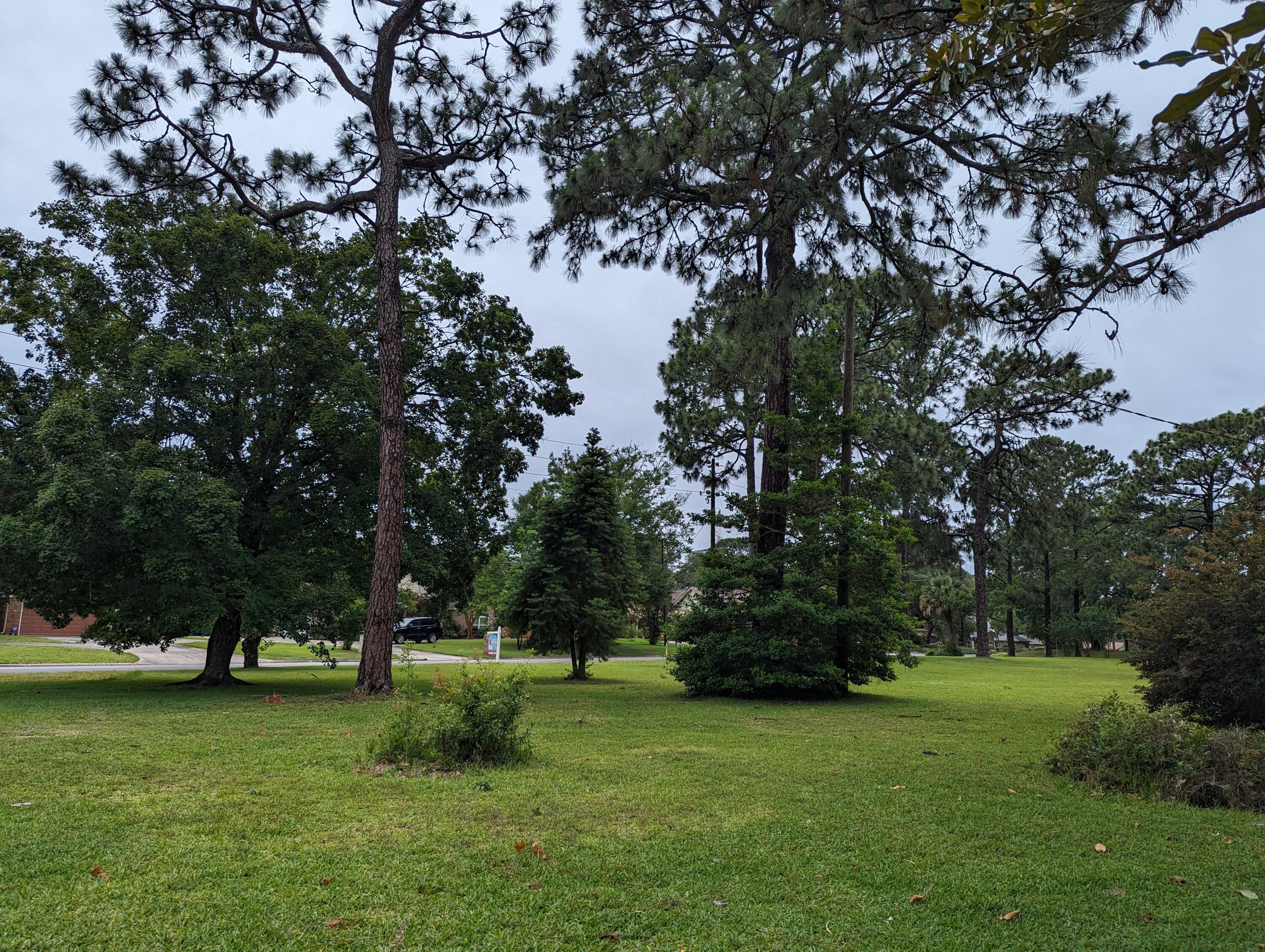 LAKE LORRAINE - Land