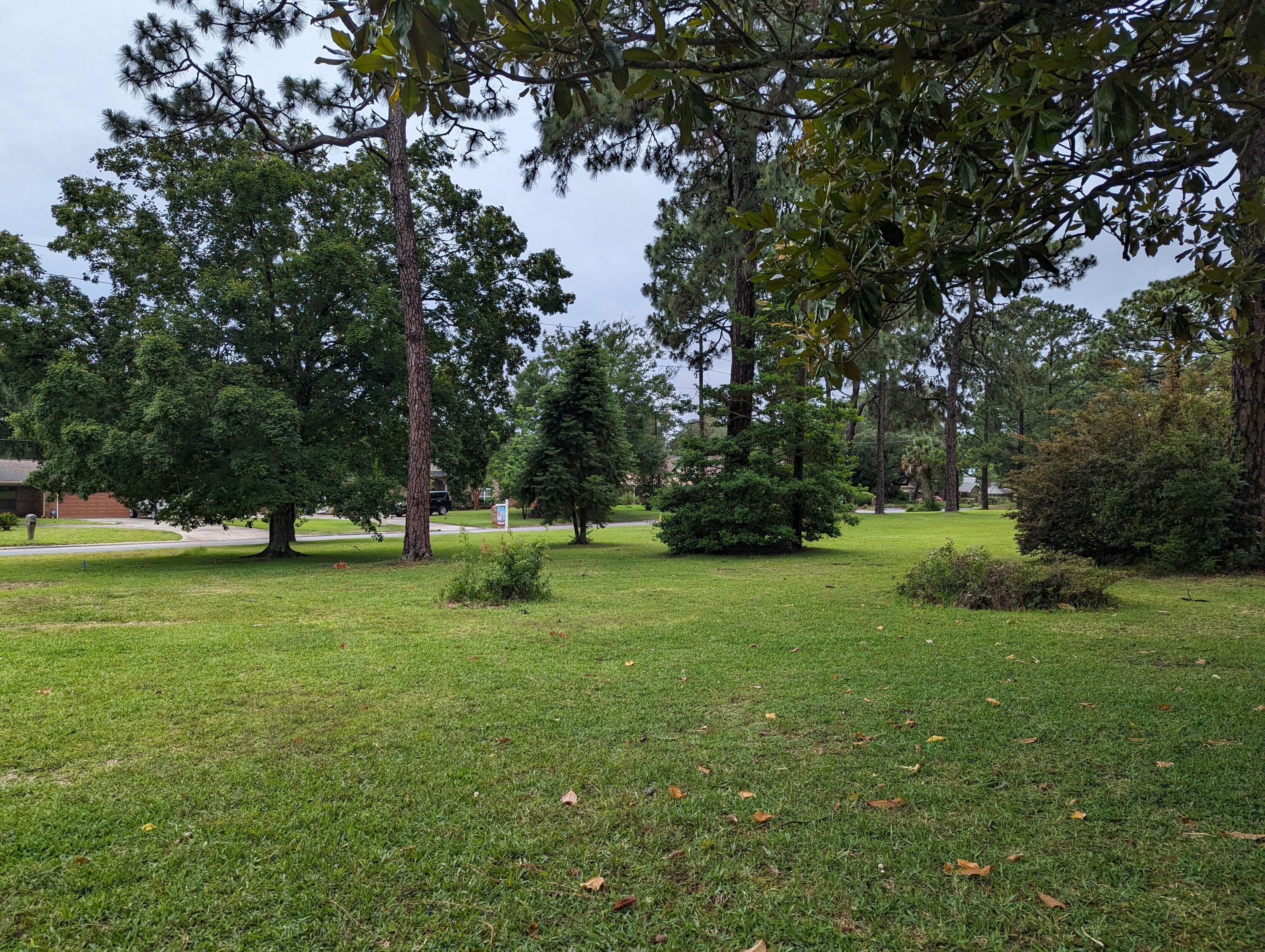 LAKE LORRAINE - Land