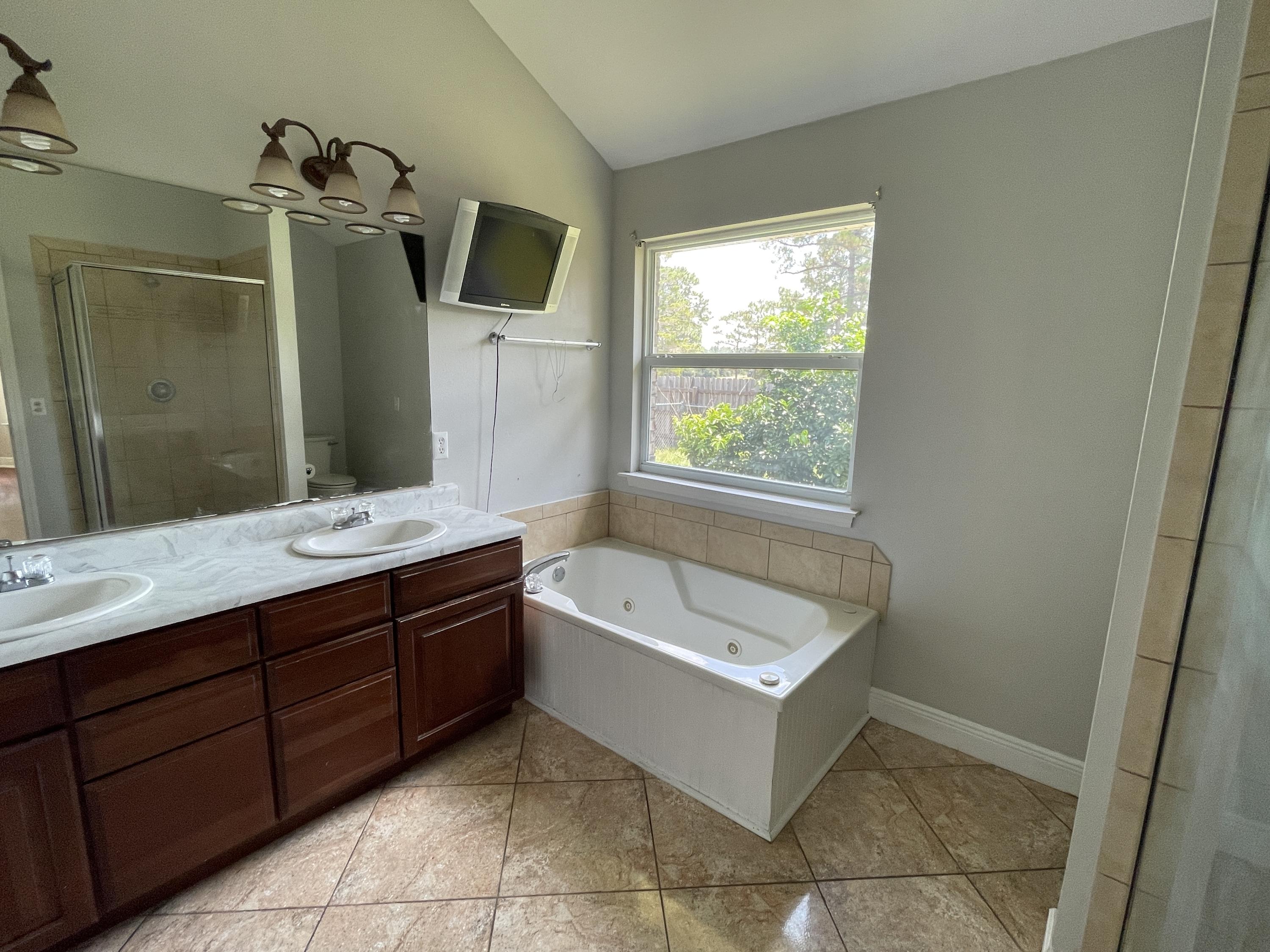 Lake Shore Gardens (Ten Lakes) - Residential