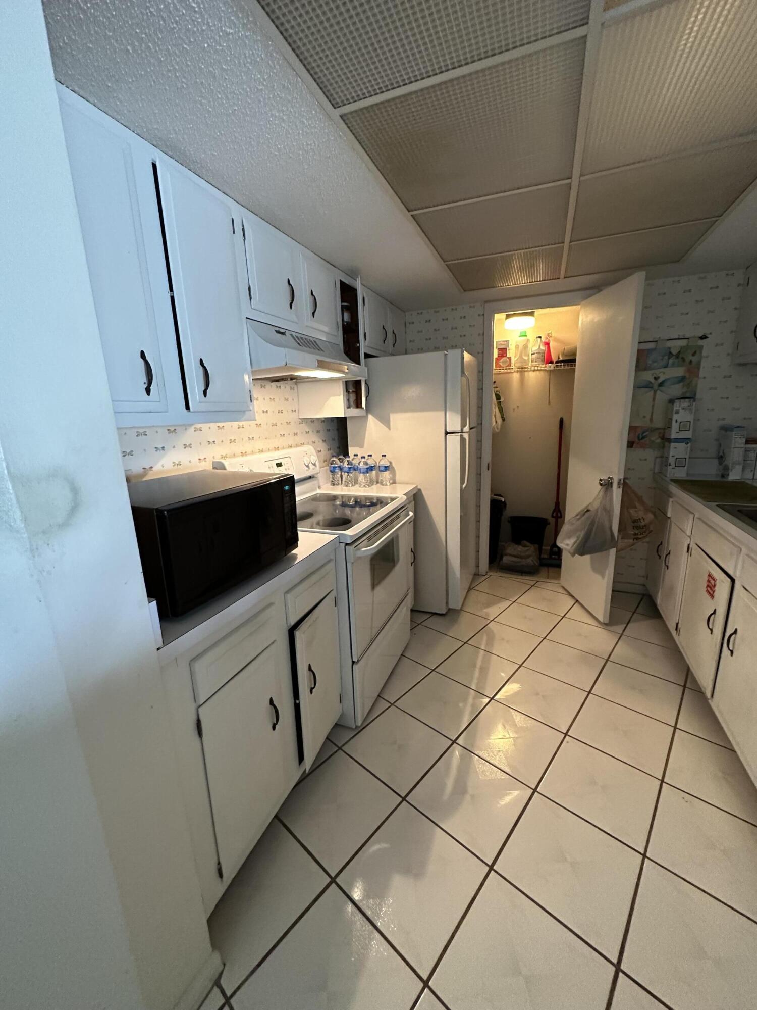 EL MATADOR CONDO - Residential