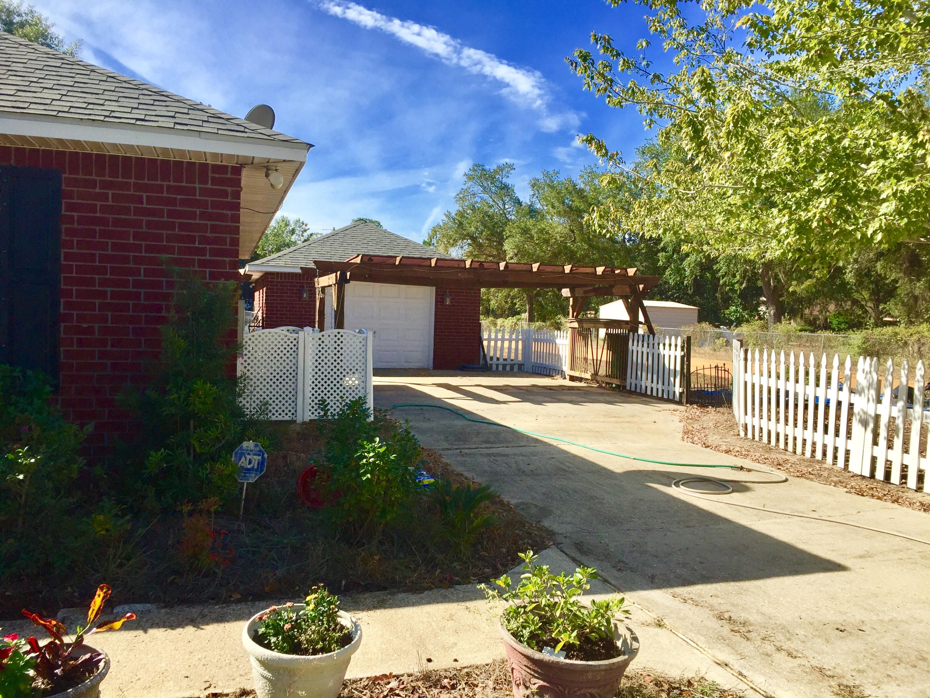 HICKORY SHORES - Residential