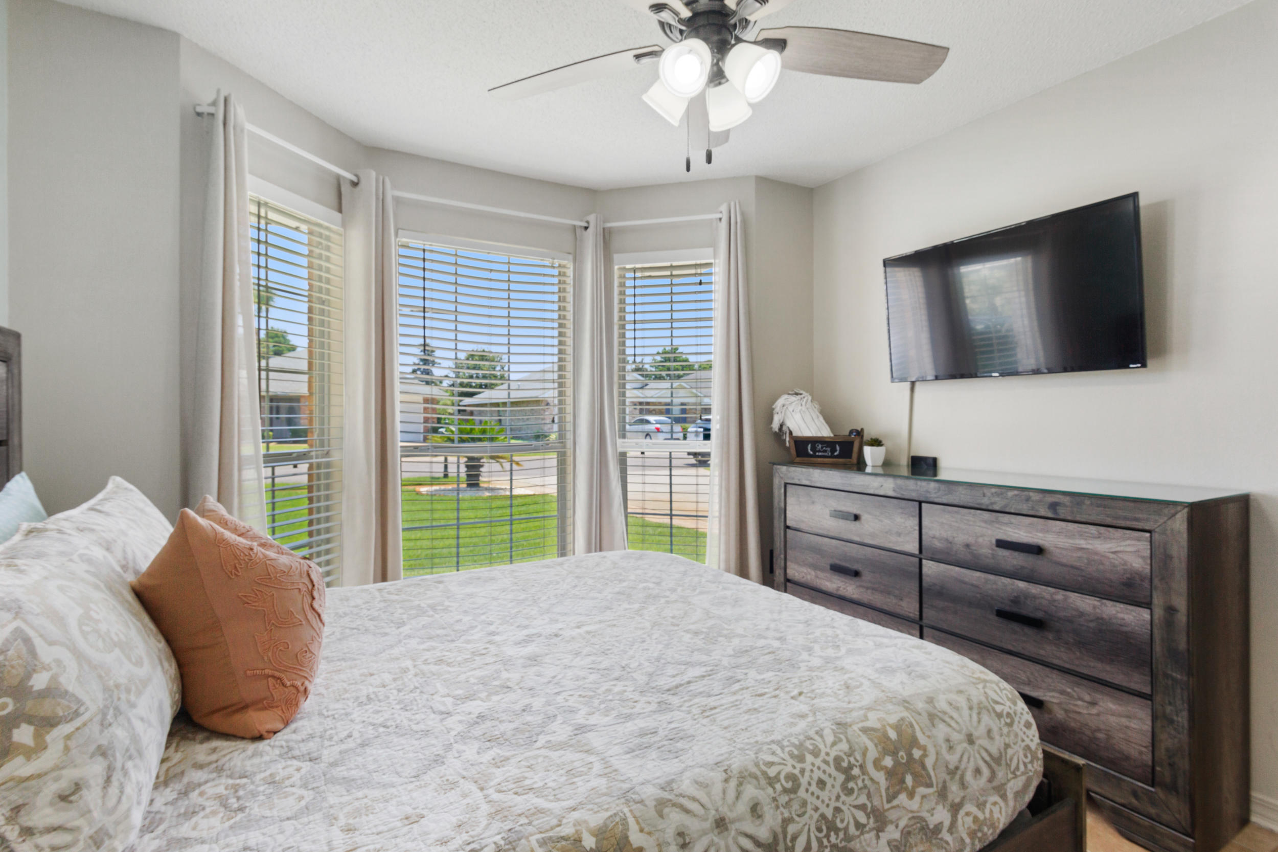 PARADISE RETREAT - Residential