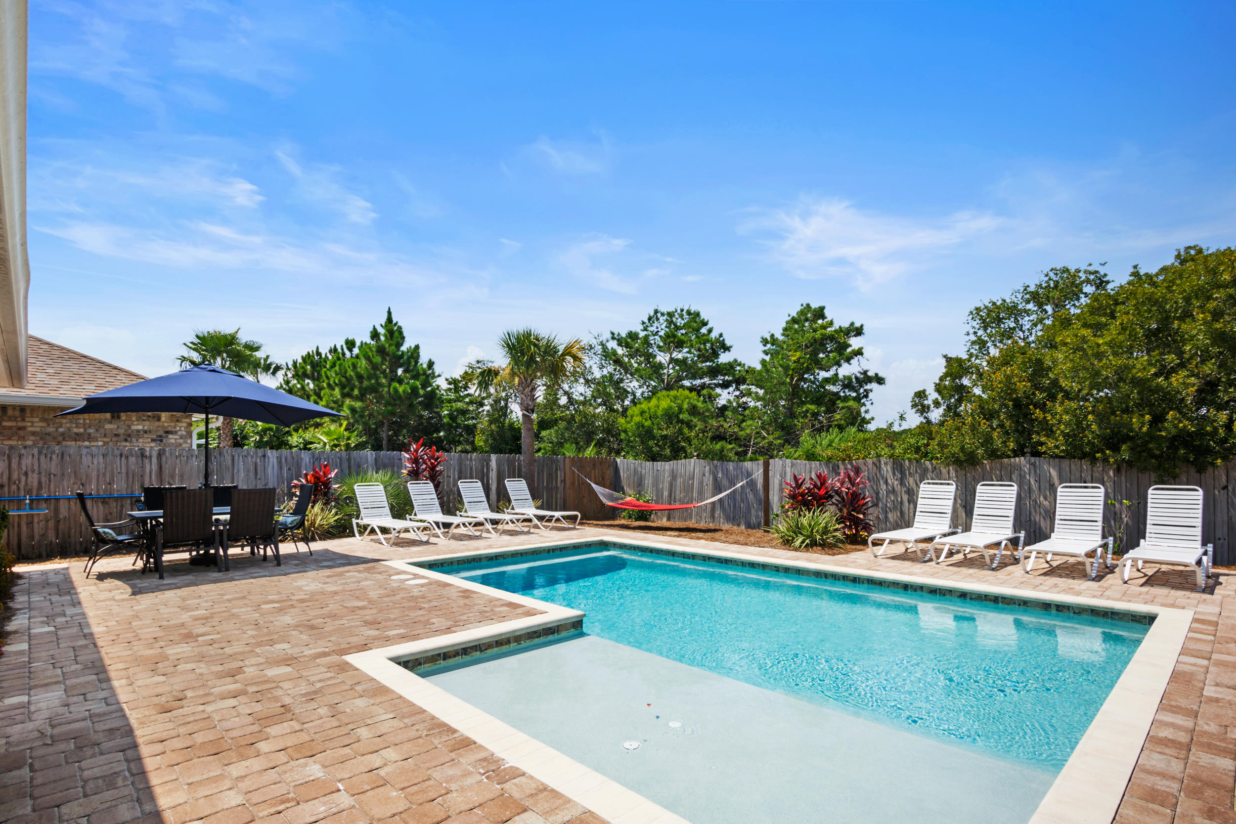 PARADISE RETREAT - Residential