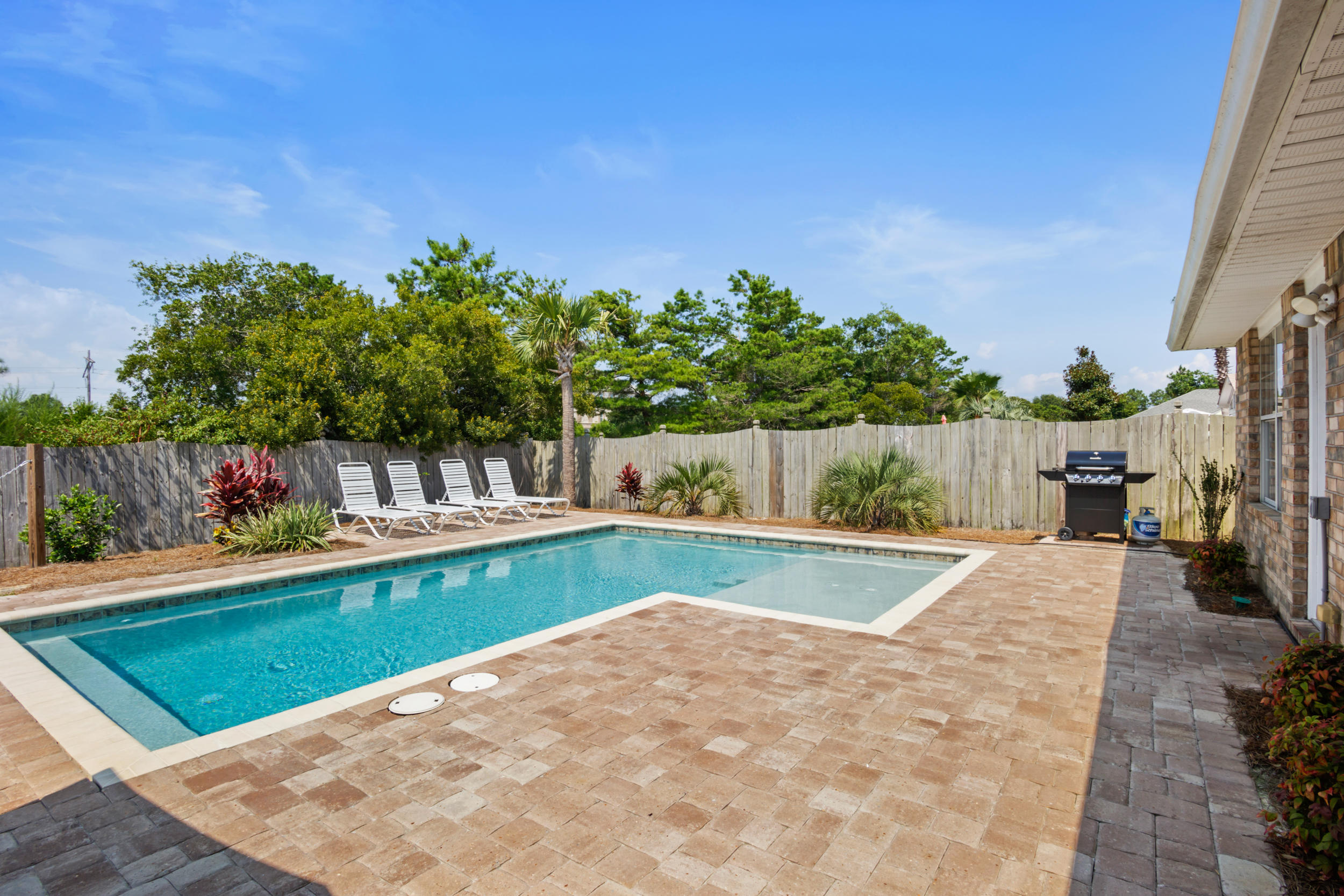 PARADISE RETREAT - Residential