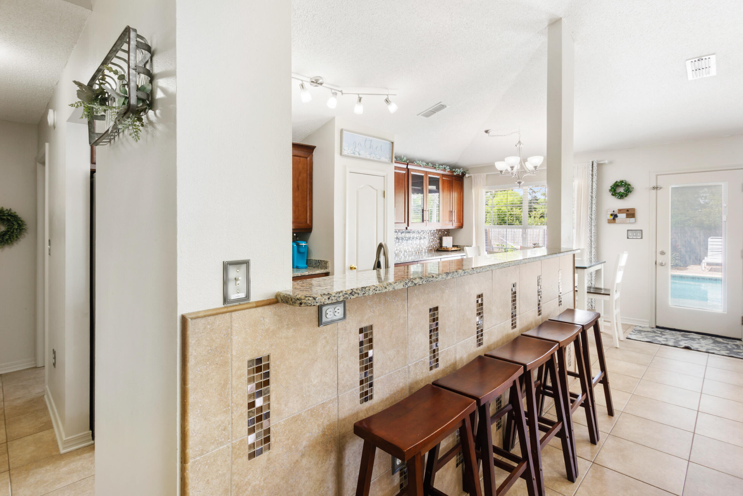 PARADISE RETREAT - Residential