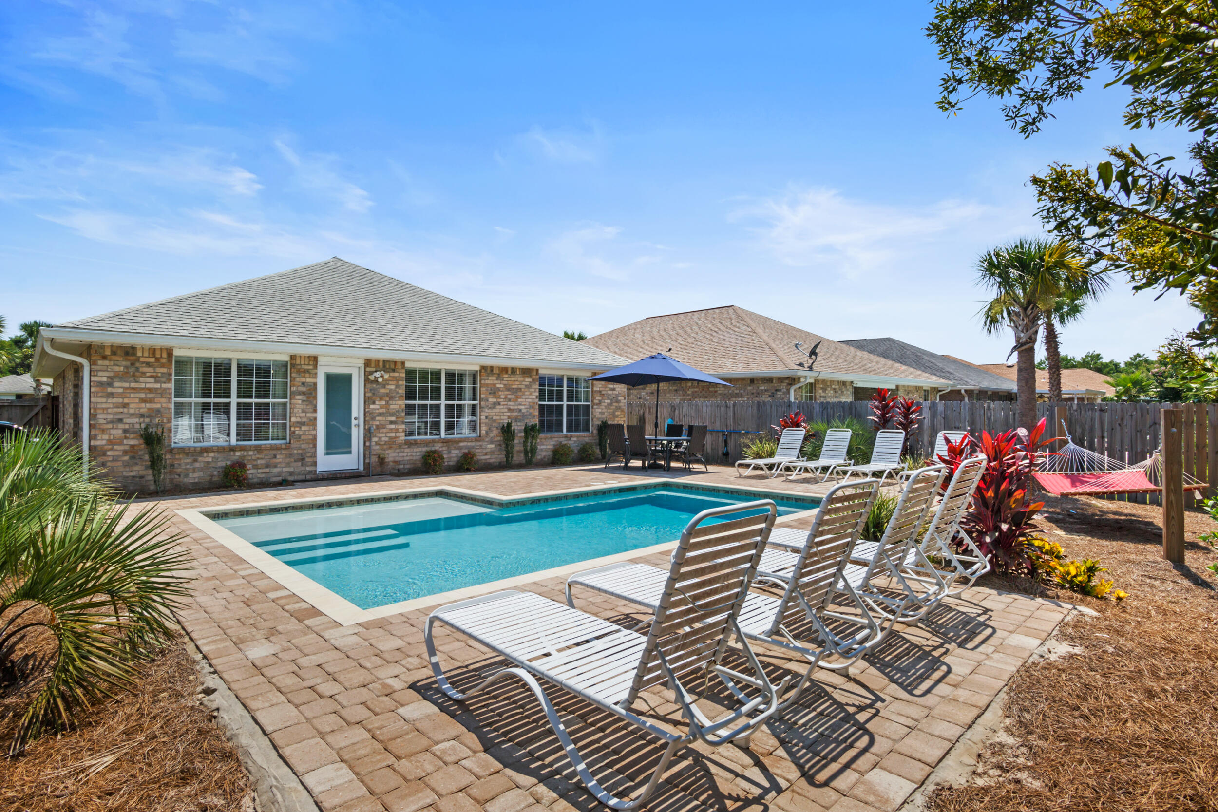 PARADISE RETREAT - Residential