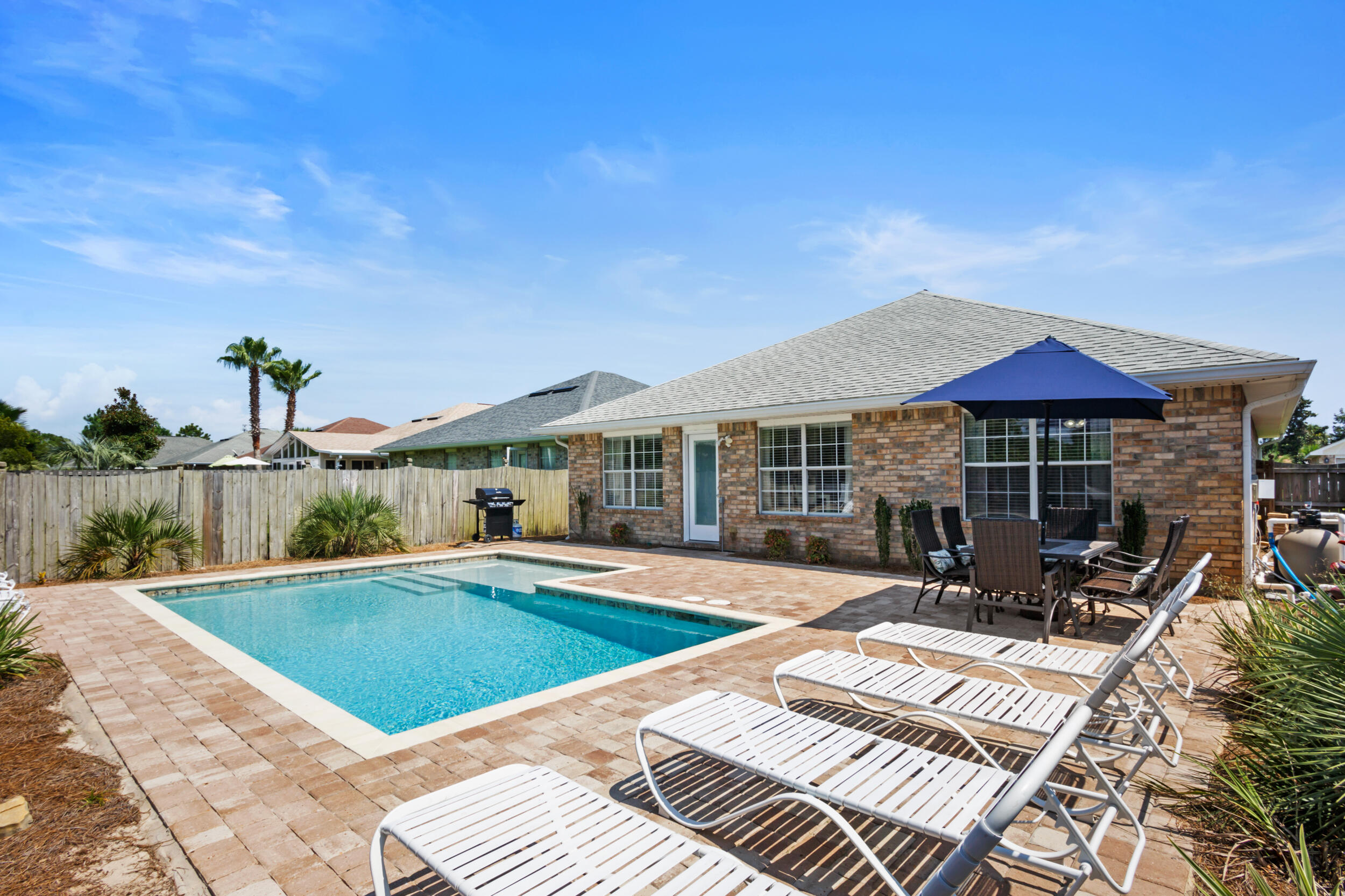 PARADISE RETREAT - Residential