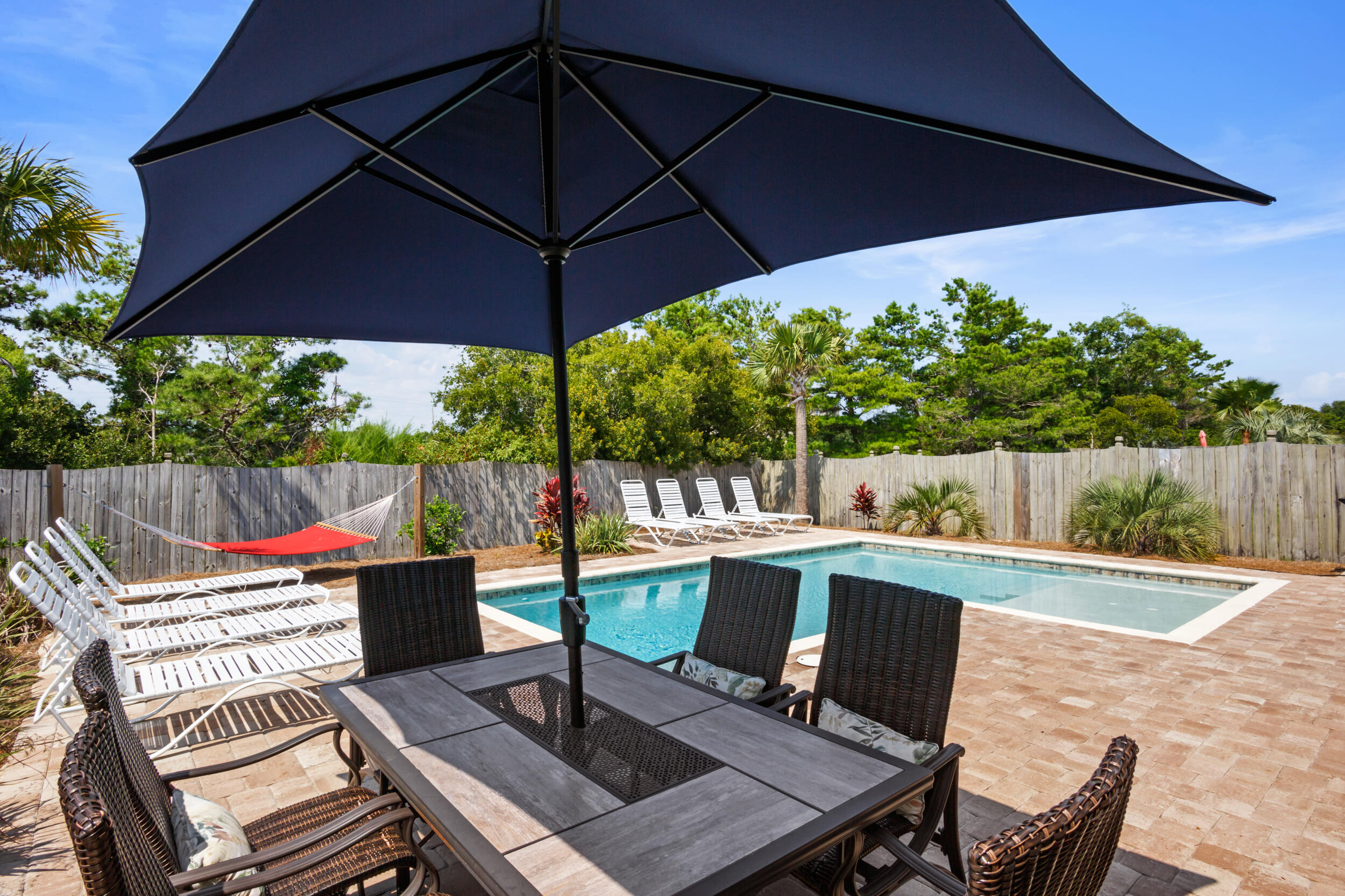 PARADISE RETREAT - Residential