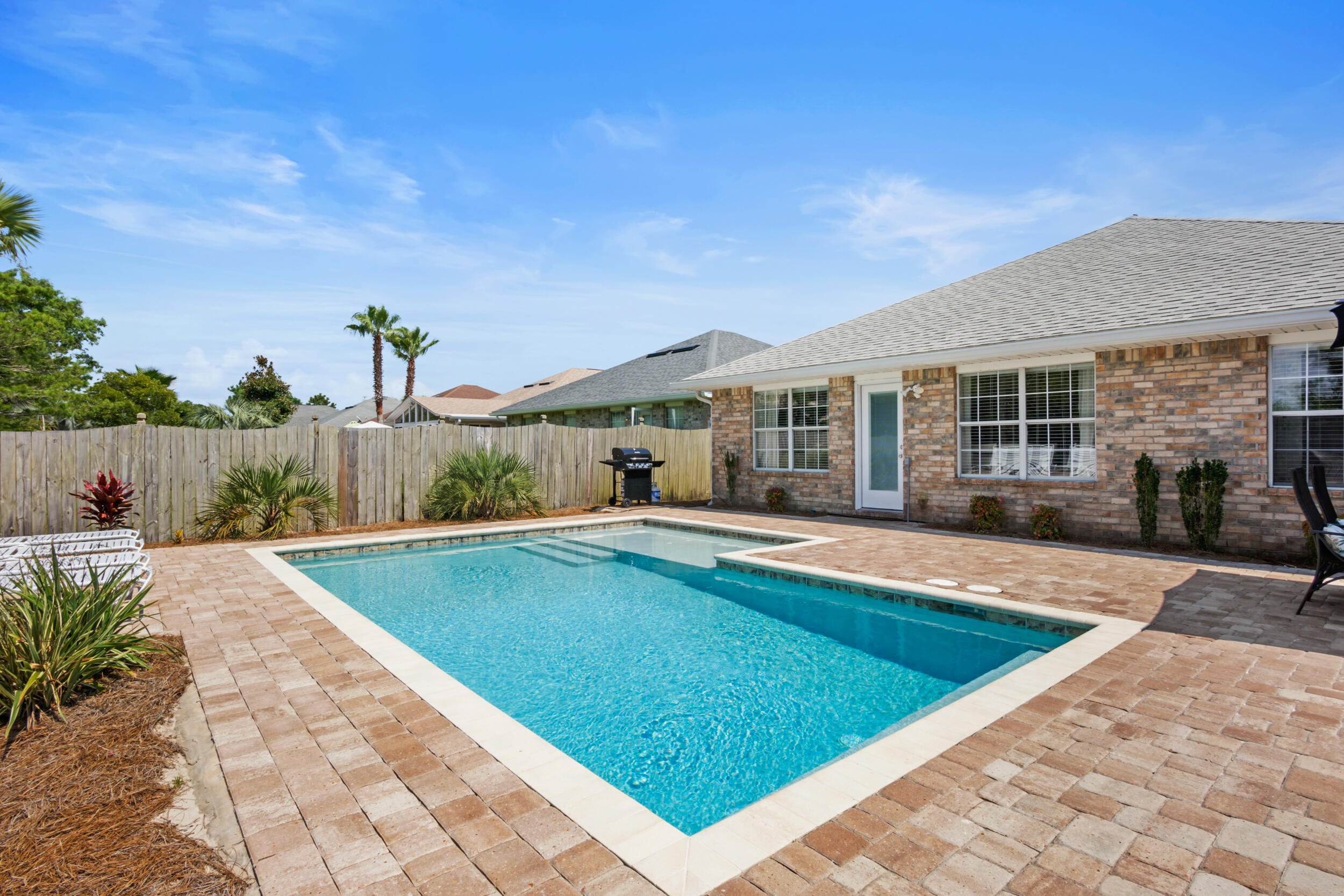 PARADISE RETREAT - Residential