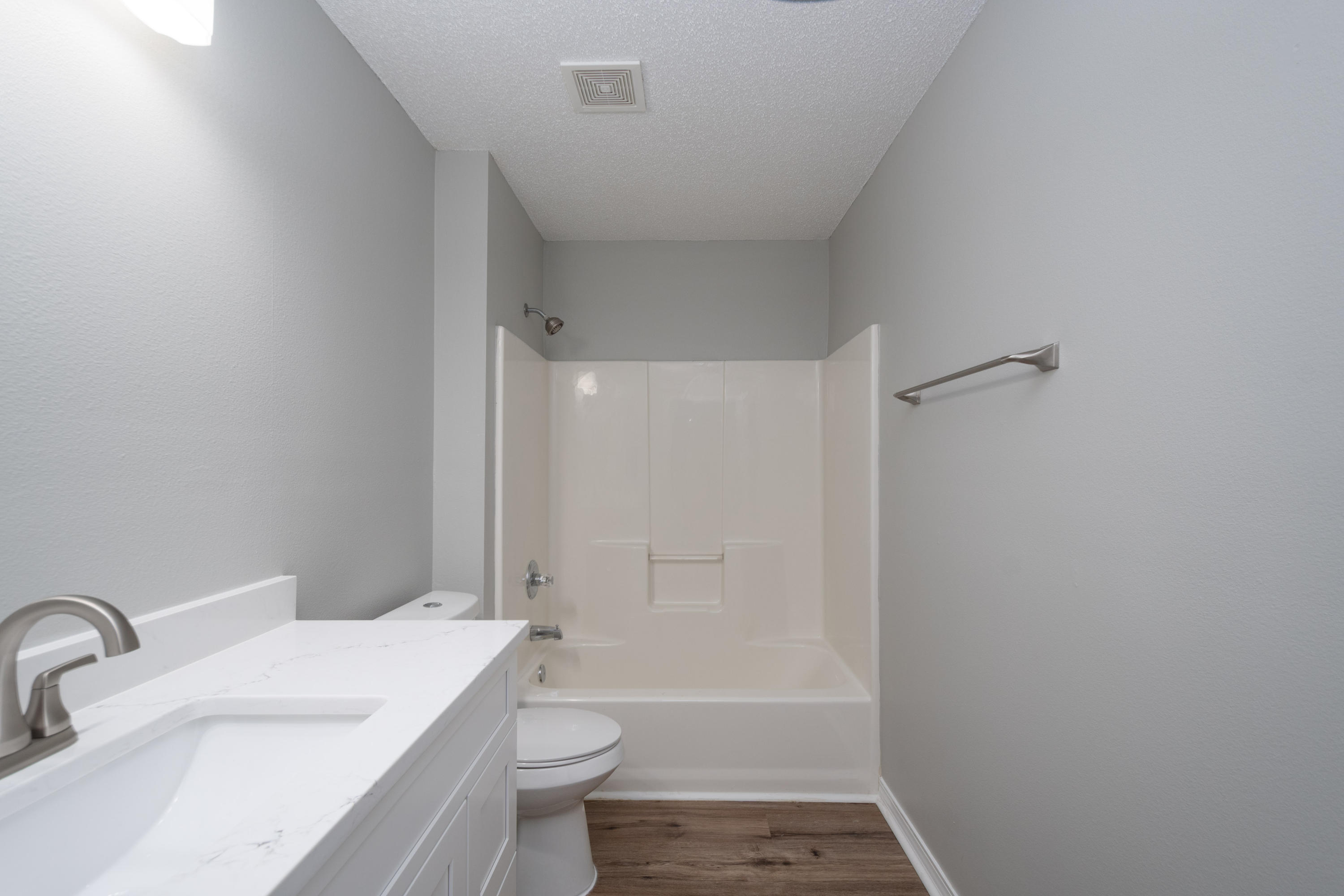 HAWK'S NEST - Residential