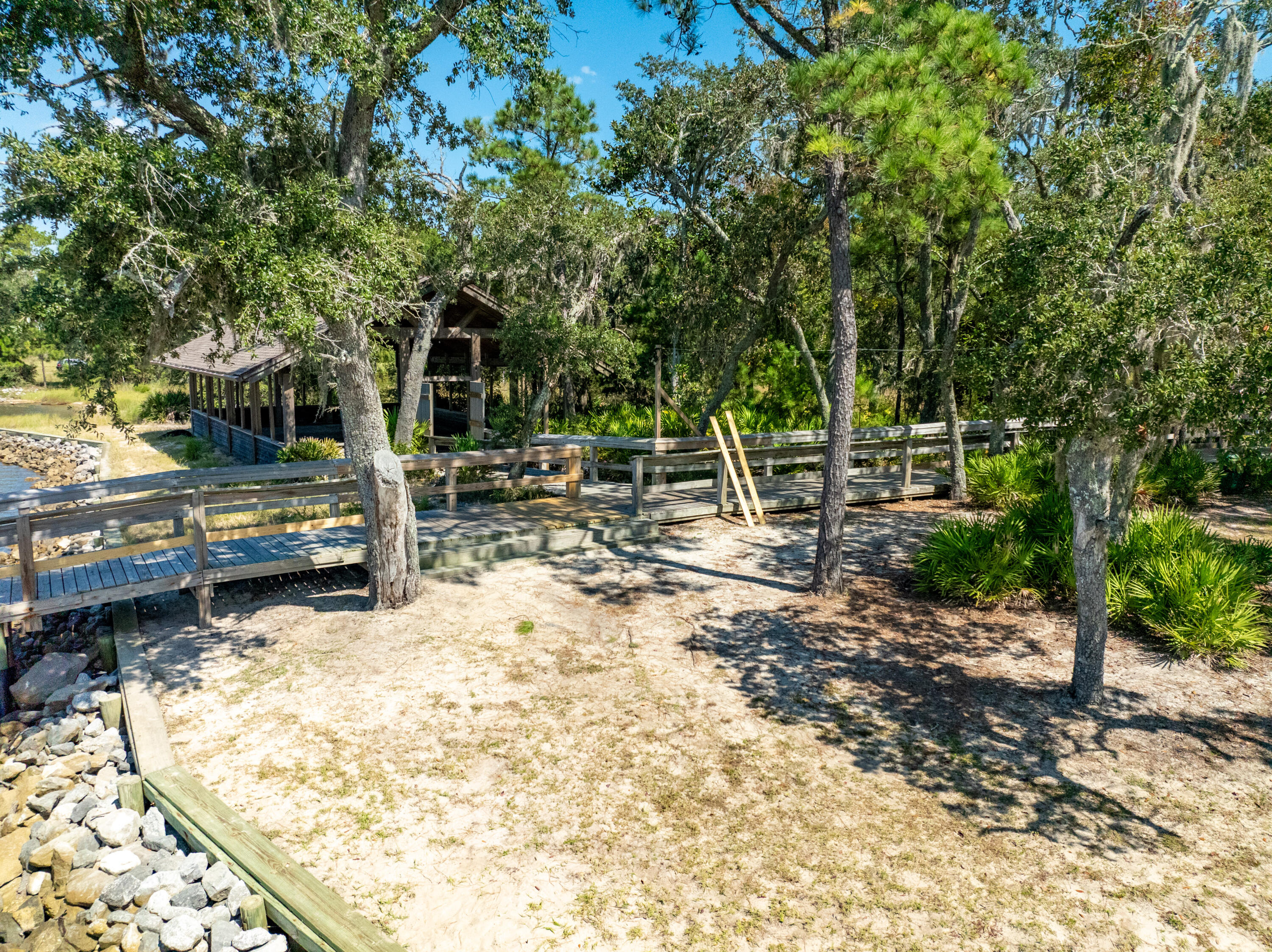 STEAMBOAT LANDING - Land