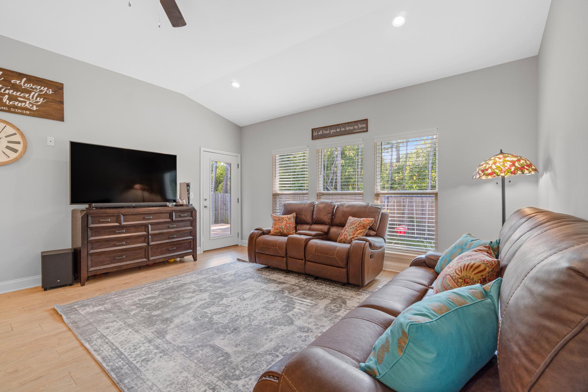 CRESCENT SHORES - Residential