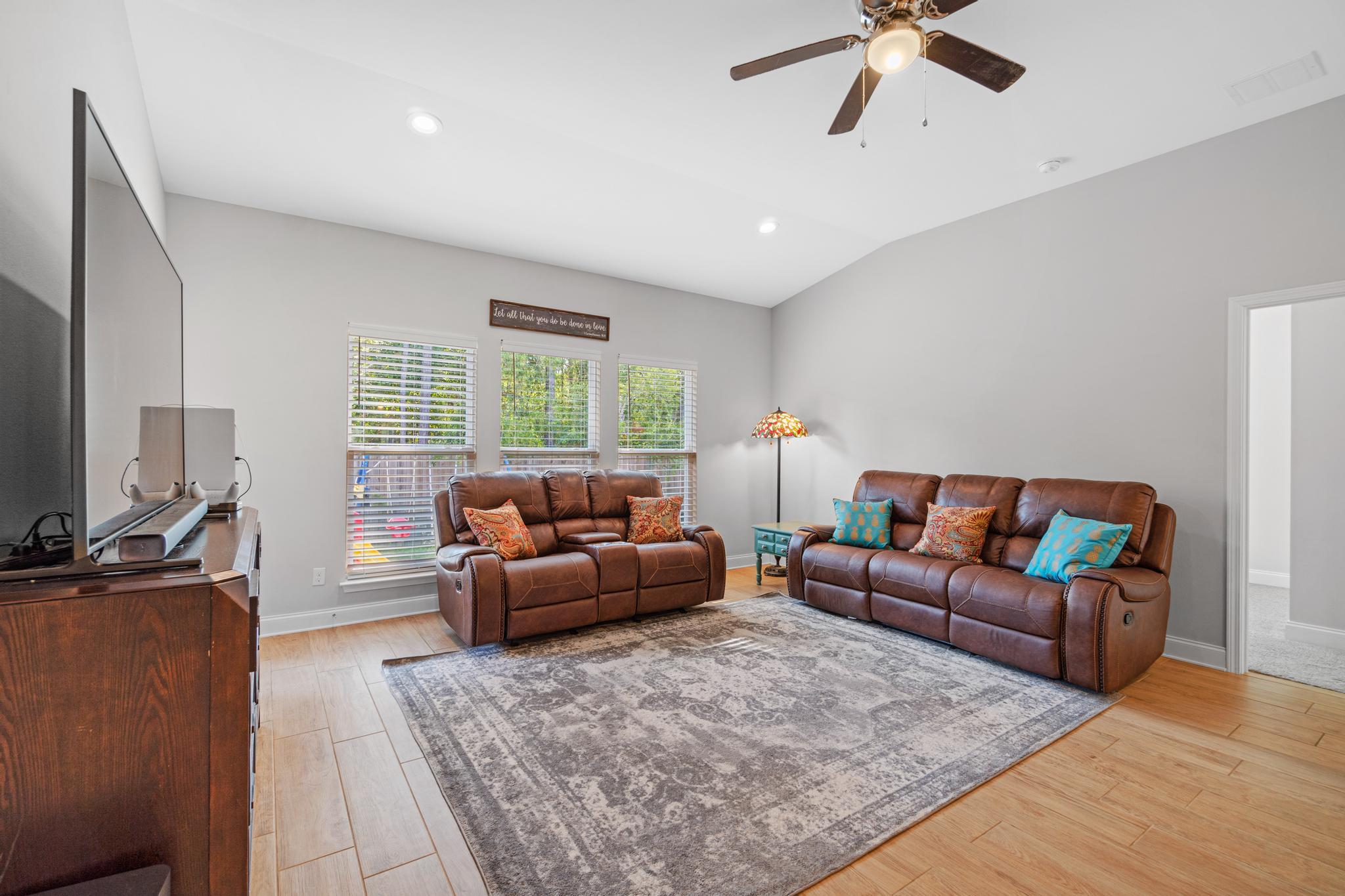 CRESCENT SHORES - Residential