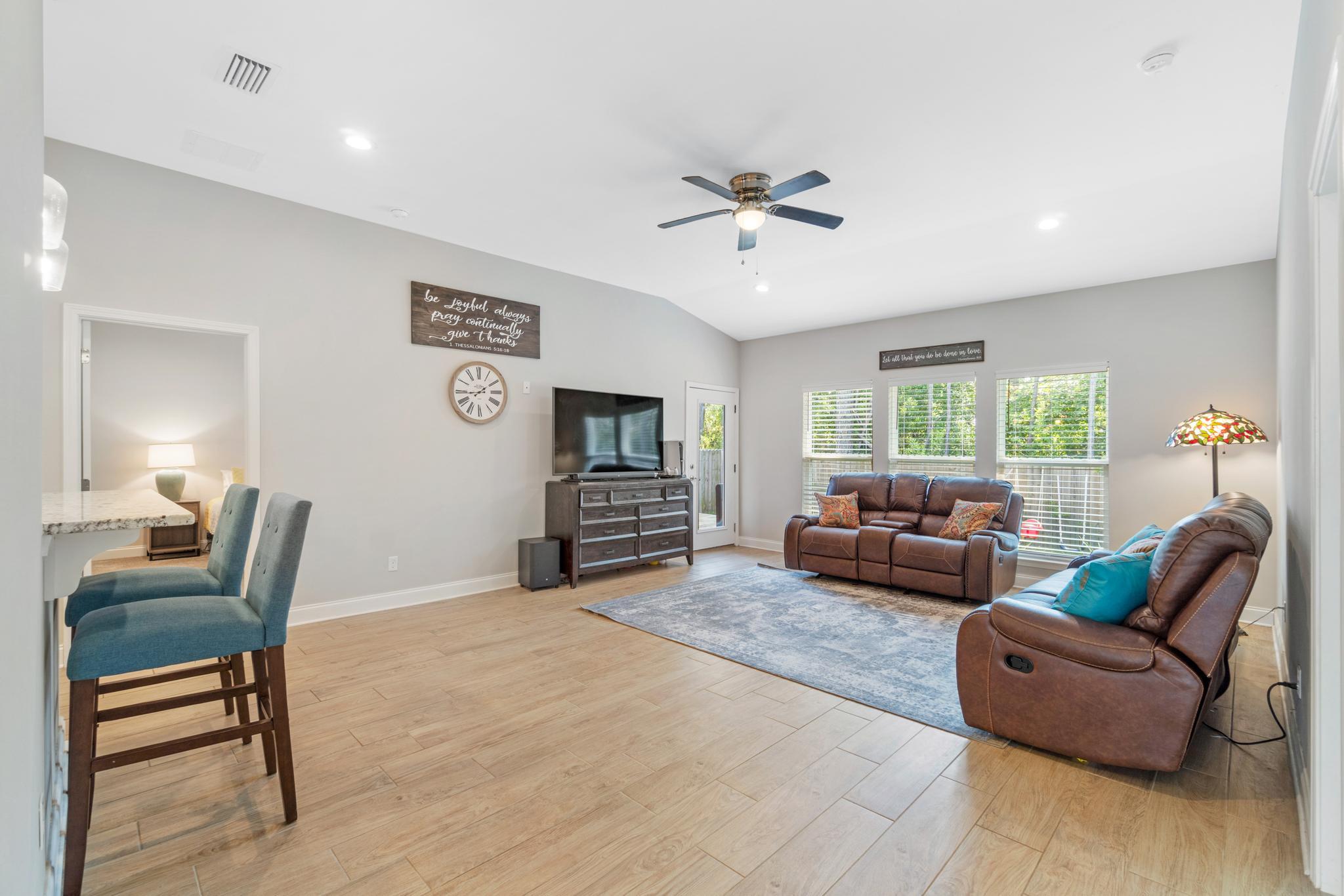 CRESCENT SHORES - Residential