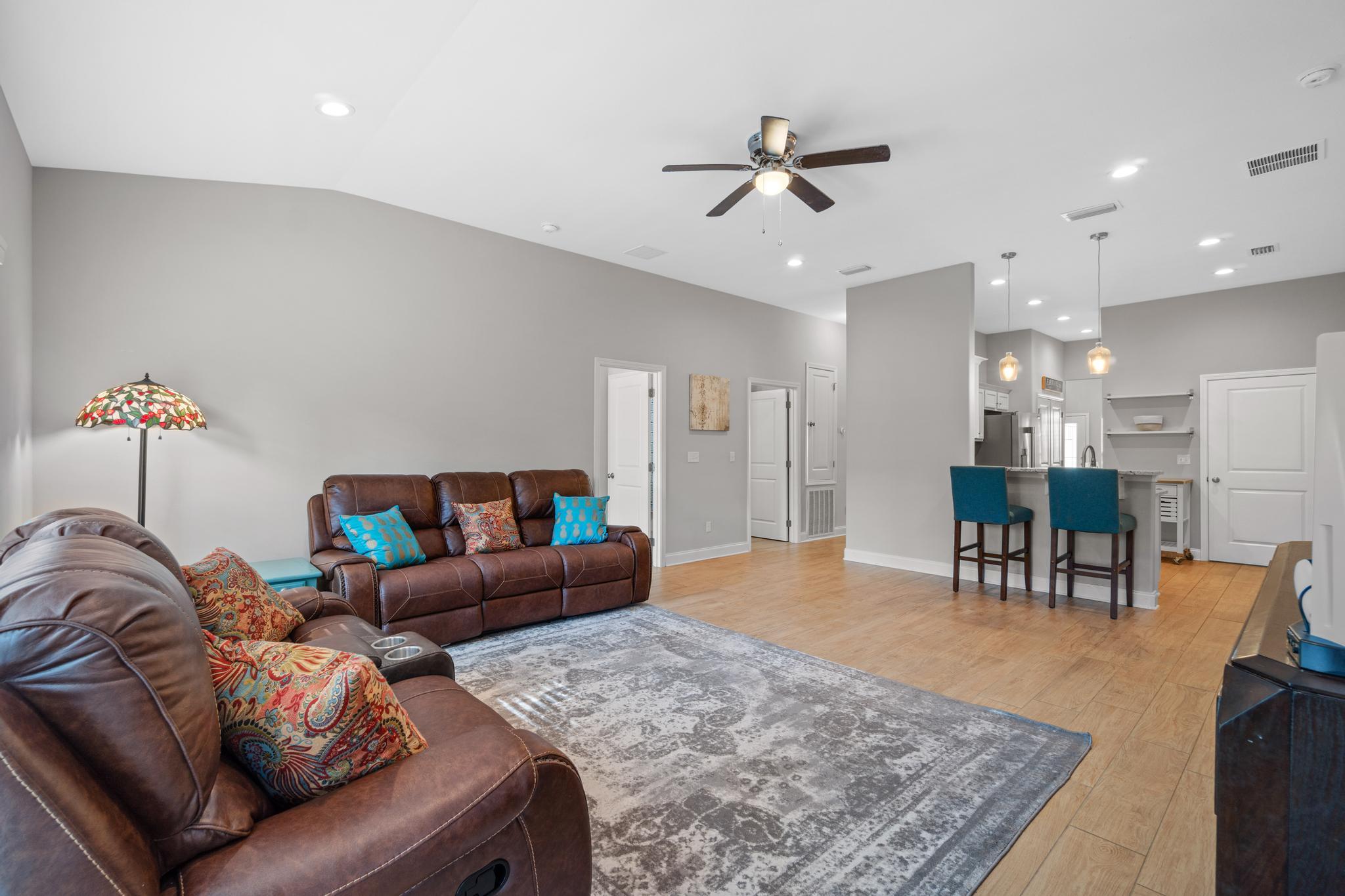 CRESCENT SHORES - Residential