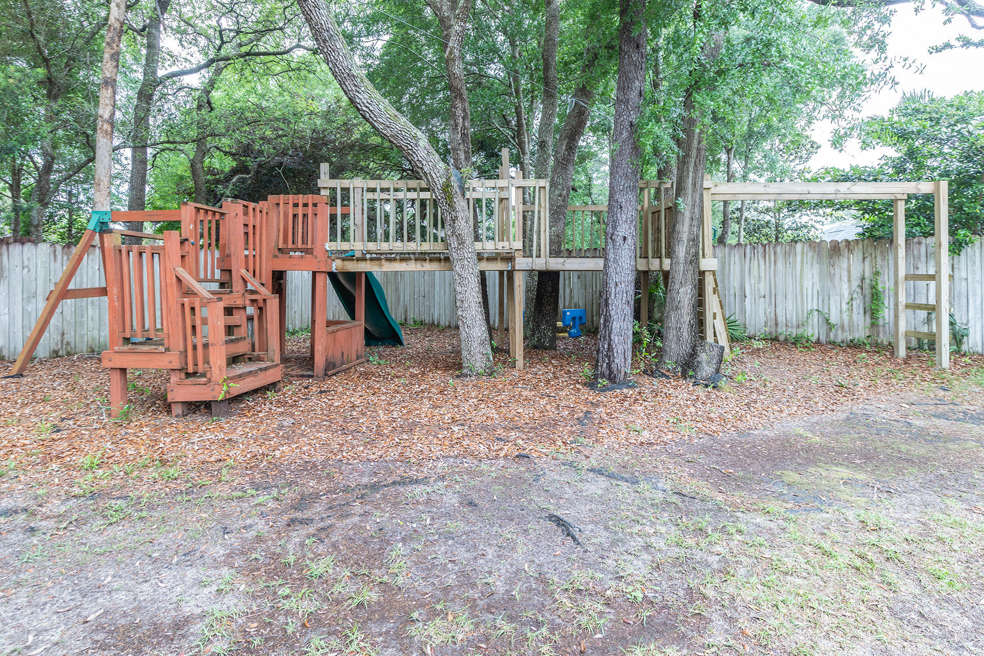 ROCKY BAYOU COUNTRY CLUB ESTATES 10 - Residential