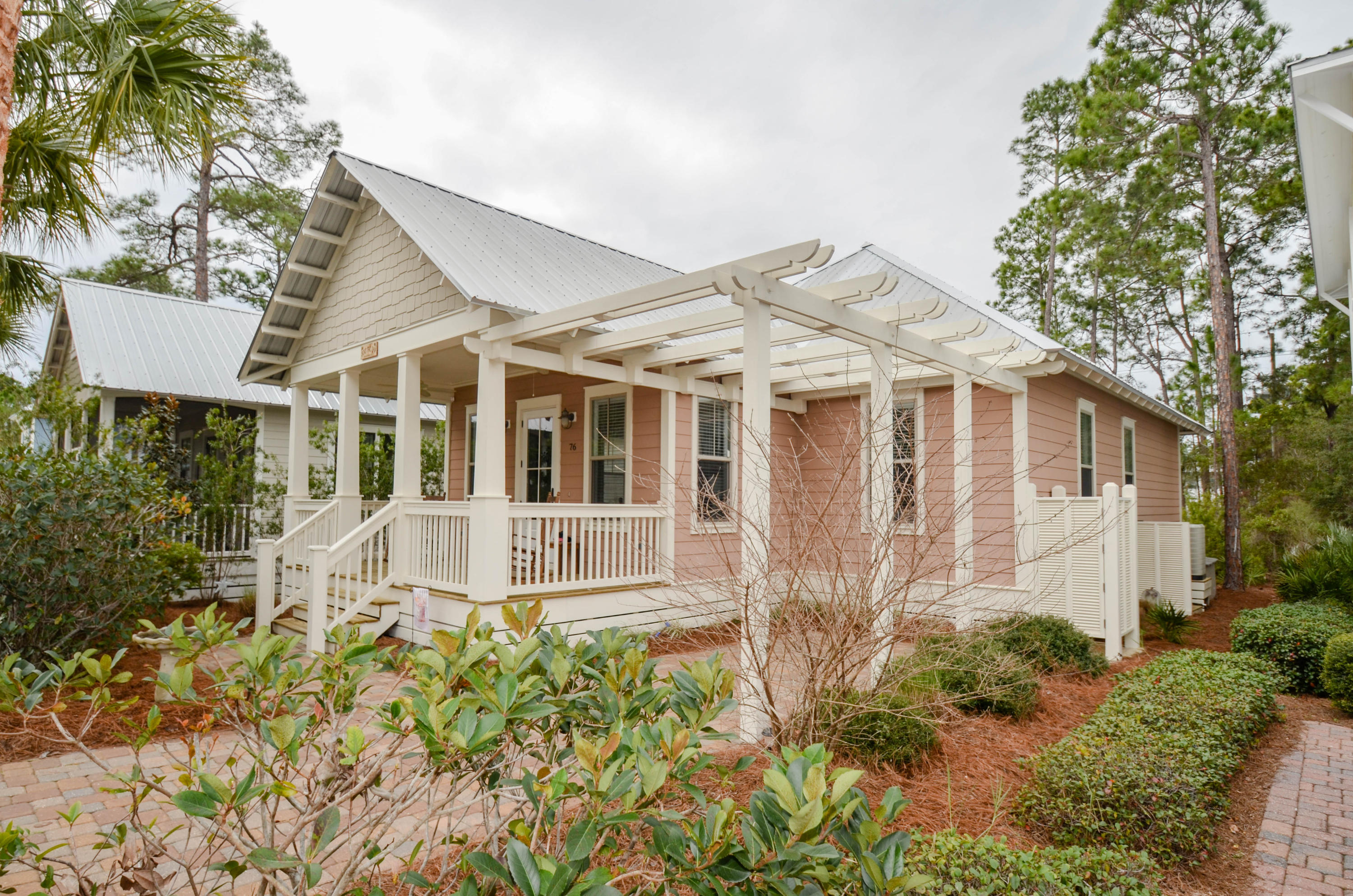 COTTAGES AT EASTERN LAKE - Residential