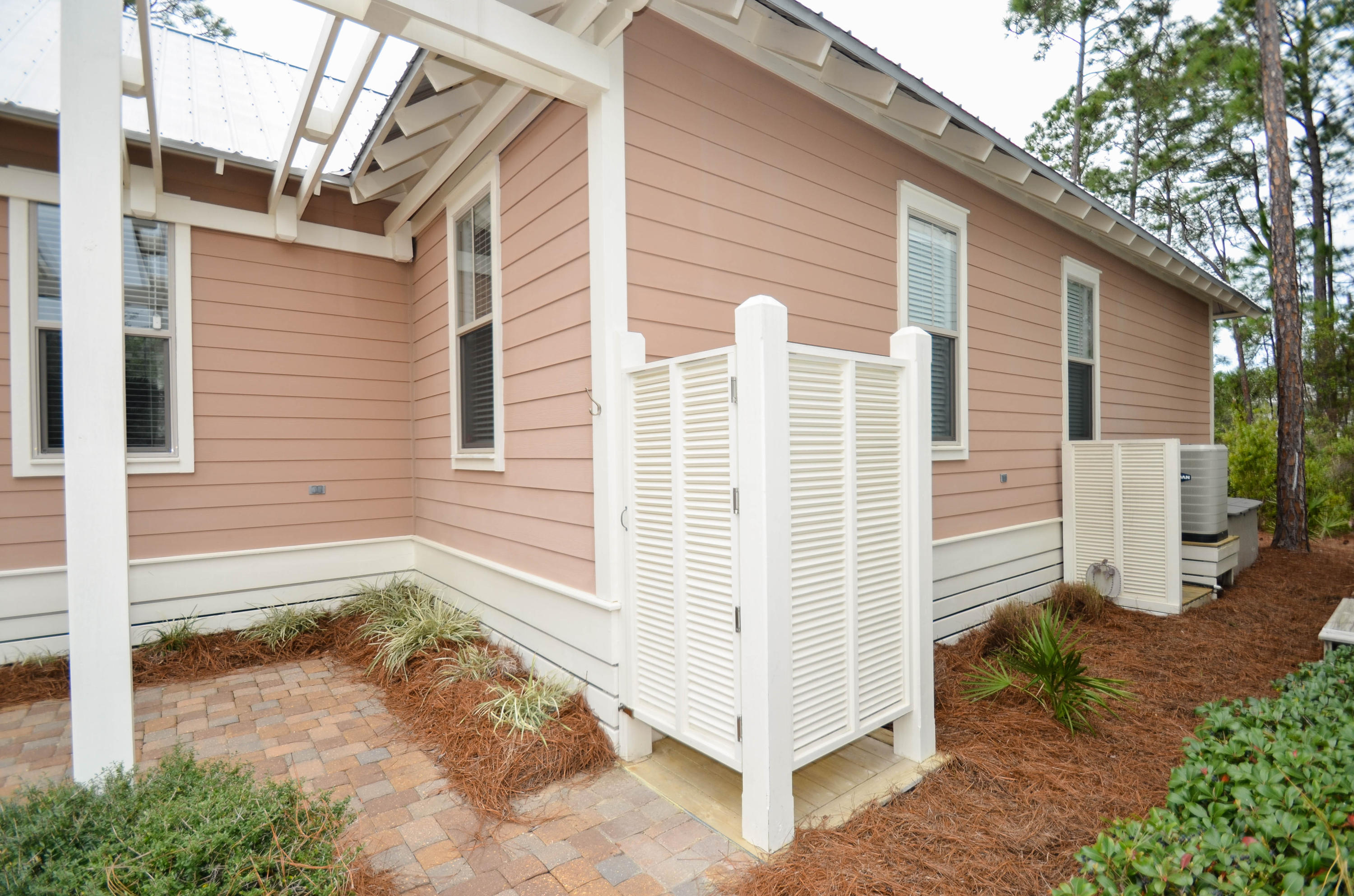 COTTAGES AT EASTERN LAKE - Residential