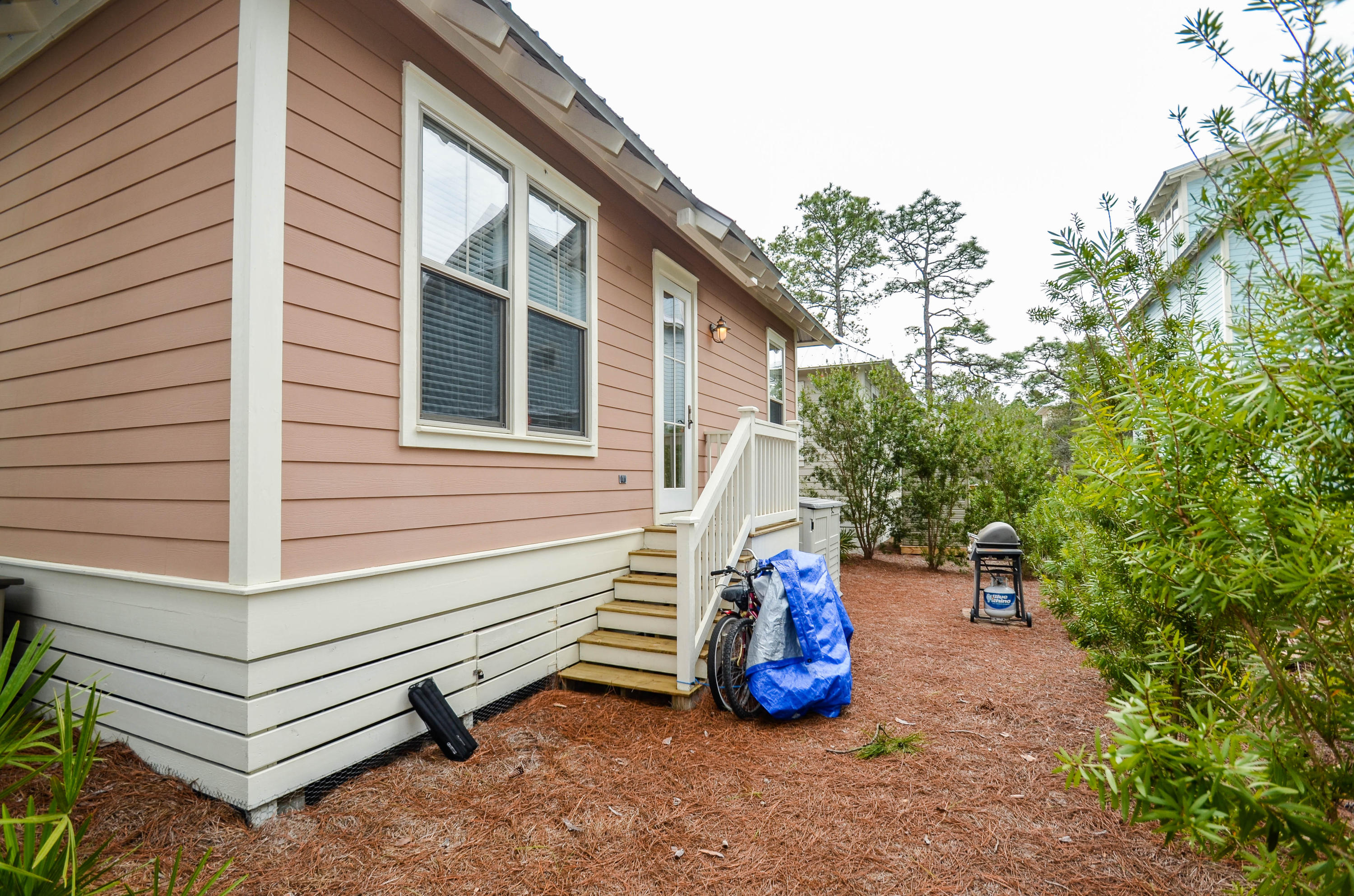 COTTAGES AT EASTERN LAKE - Residential
