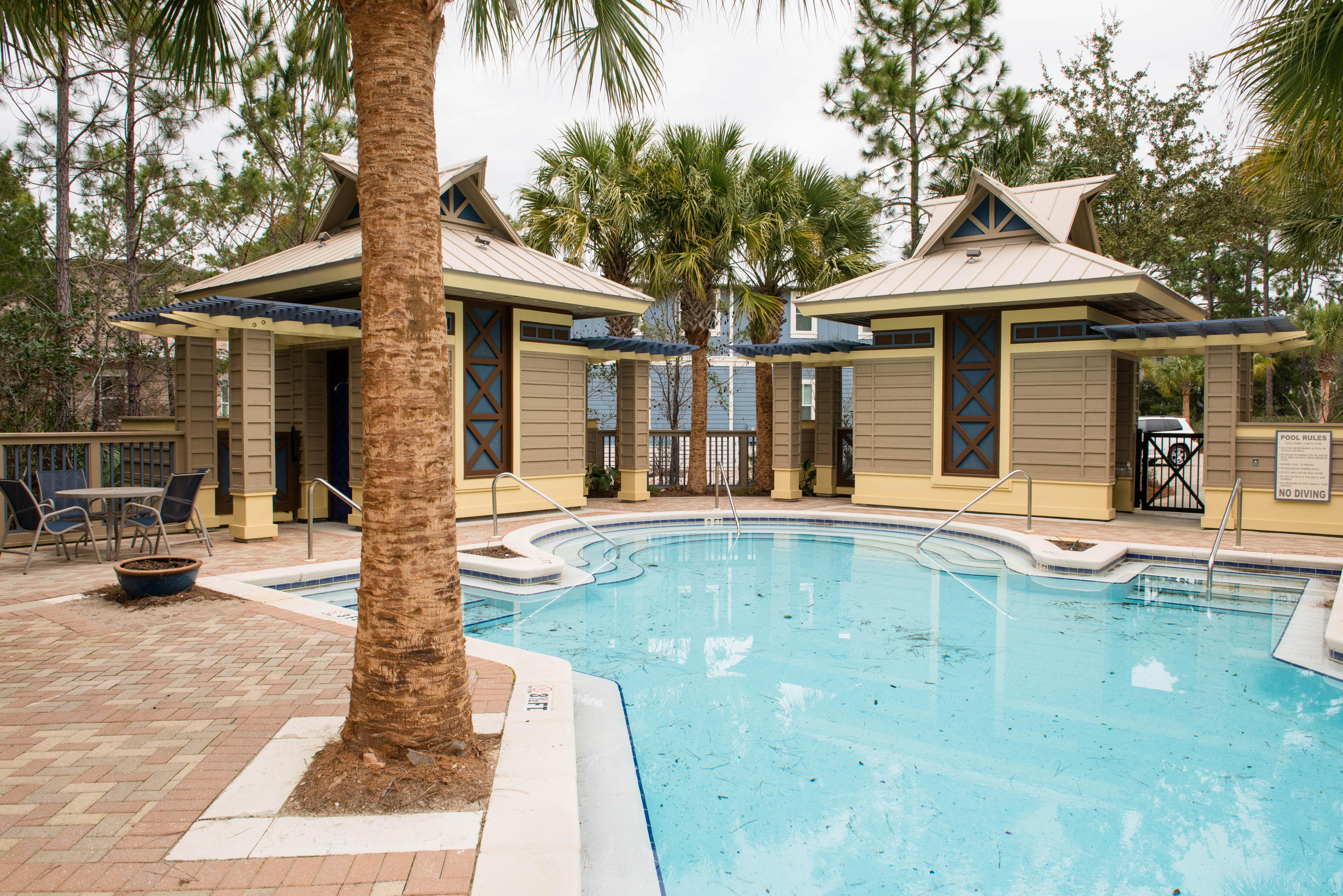 COTTAGES AT EASTERN LAKE - Residential