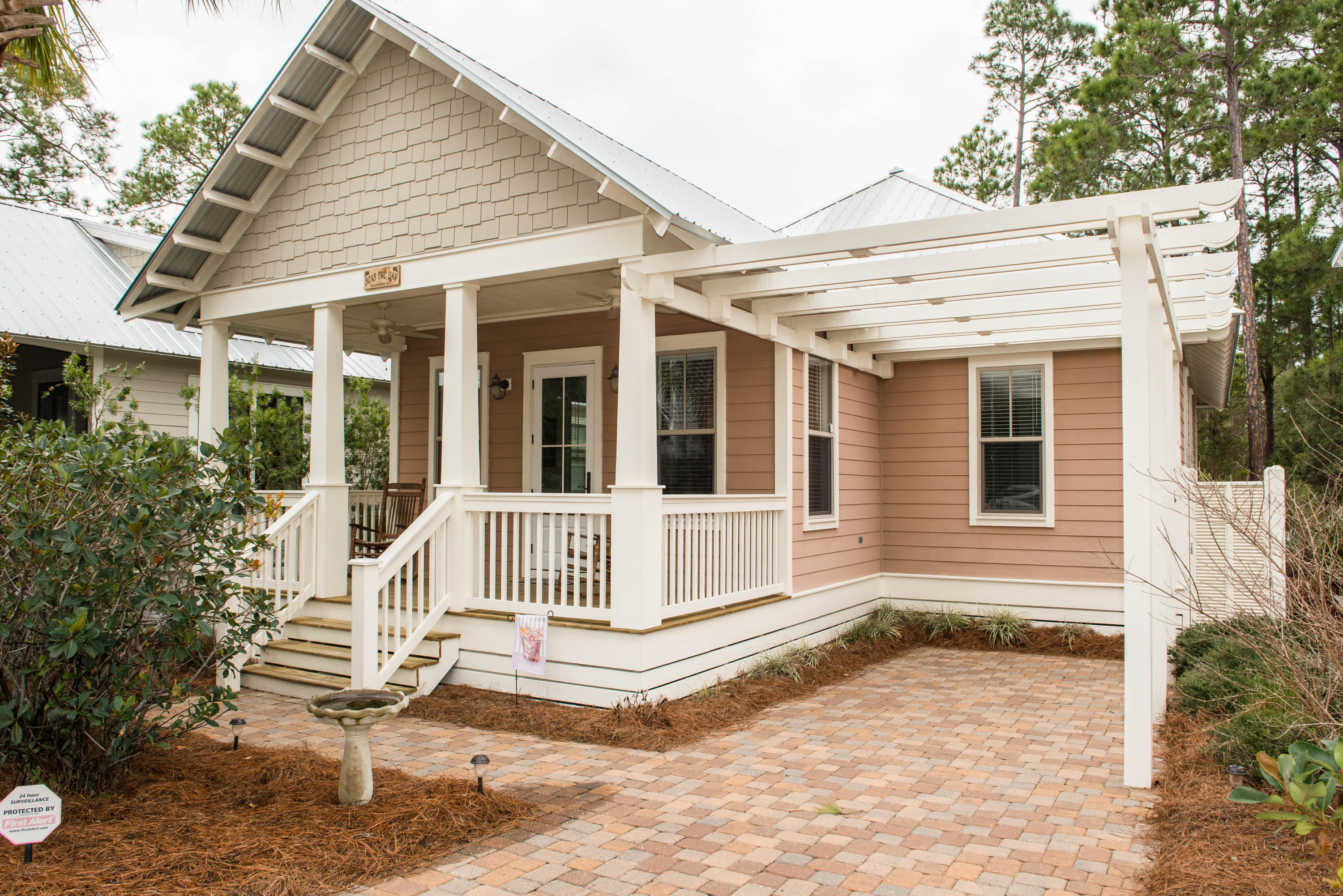 COTTAGES AT EASTERN LAKE - Residential