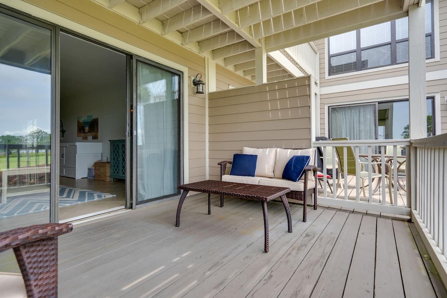 HARBOUR POINT CONDO - Residential